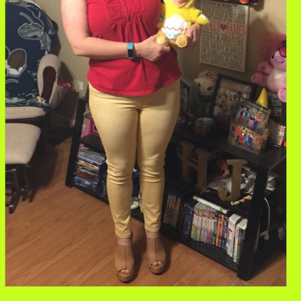 Light yellow skinny jeans